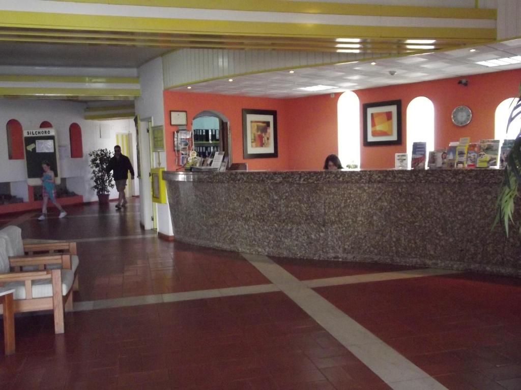 Apartamentos Turisticos Silchoro — Hotel building in Albufeira, Faro