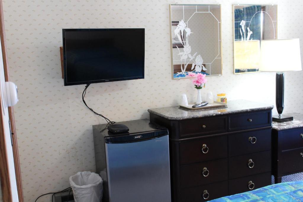 Royale Coach Motor Lodge photo