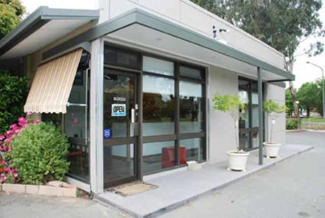 Entrance, Red Cedars Motel in Canberra