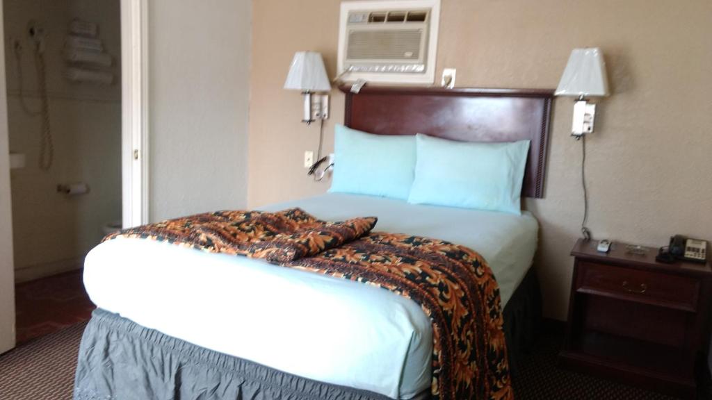 Budget Inn Hamilton photo