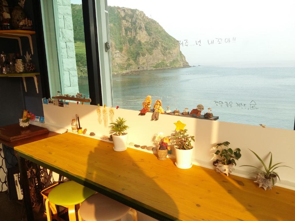 Shared lounge/TV area, Nice View Guesthouse in Jeju