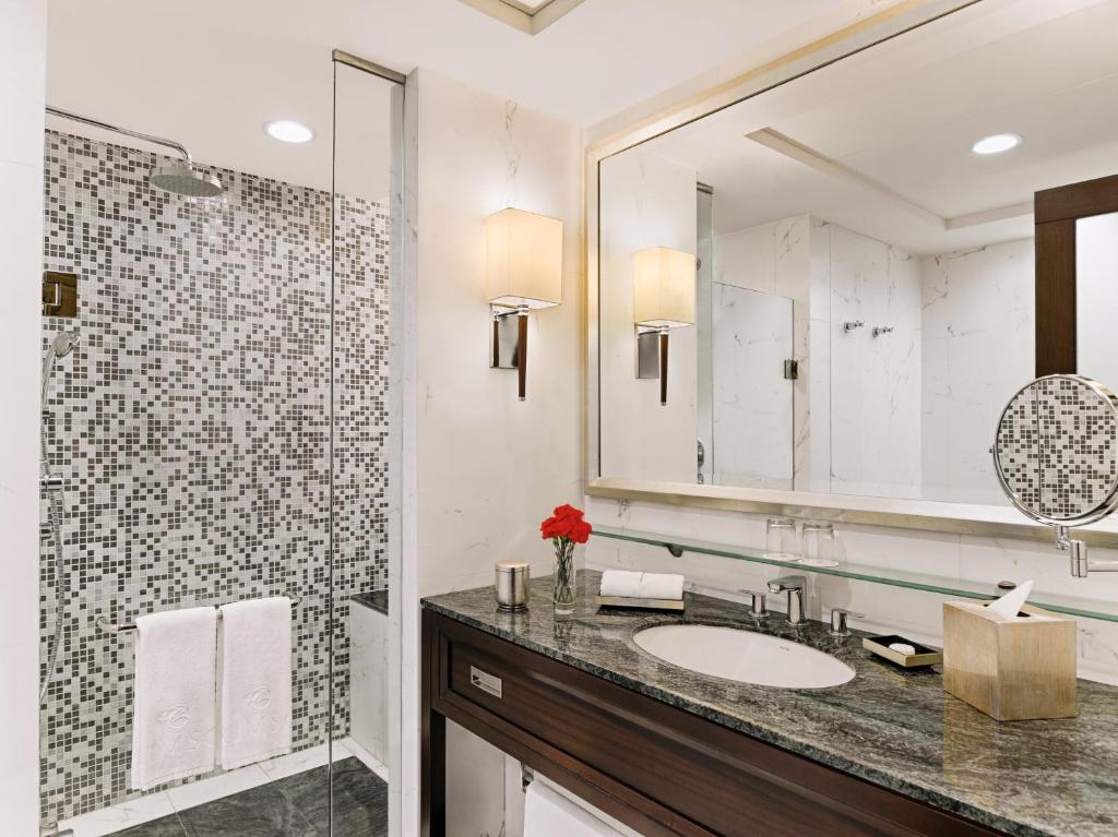 Manila Crimson Hotel Filinvest City Manila Additional