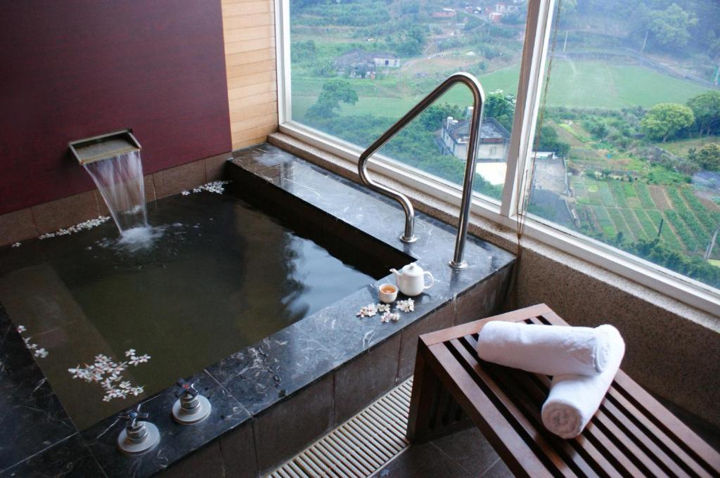 Hot spring bath, Lido Forestry Spa Resort in Taoyuan