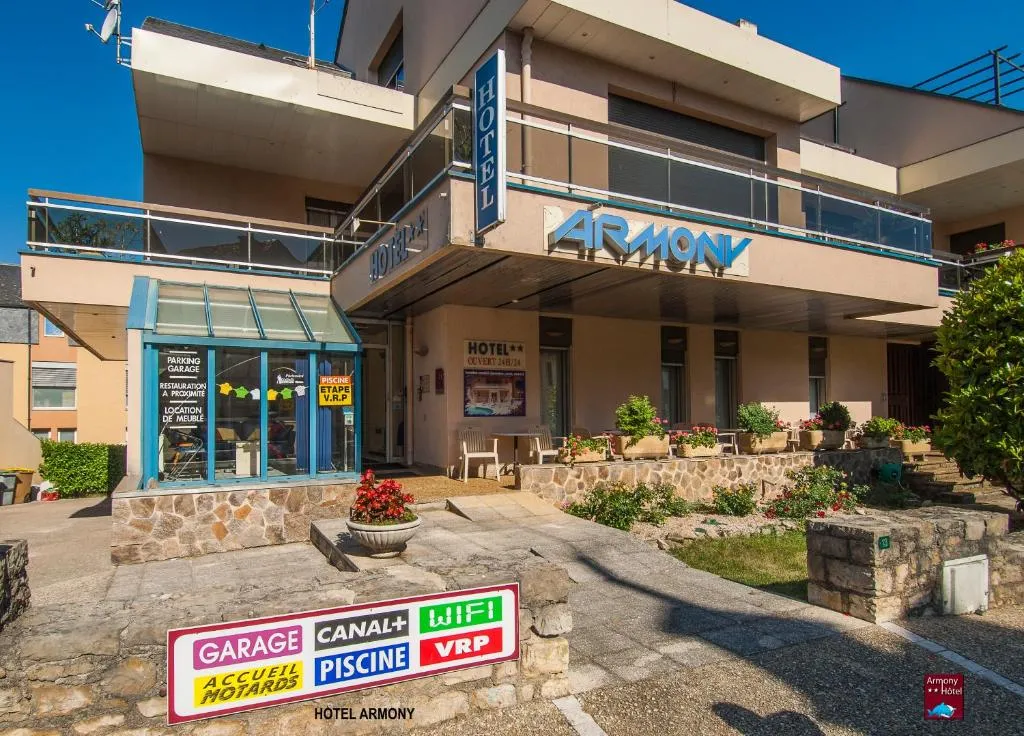 阿莫尼酒店，位于Laissac的酒店