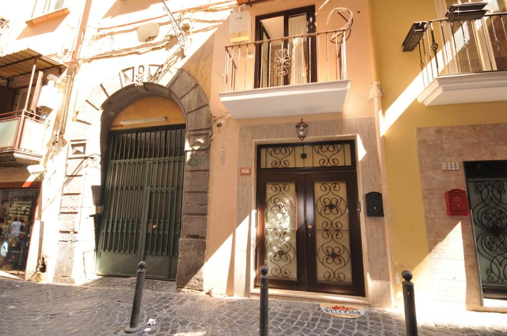 Flower House — Hotel in Naples