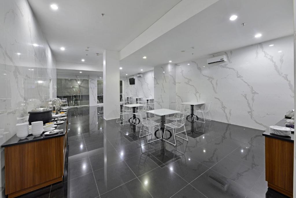 Whiz Hotel Falatehan Jakarta