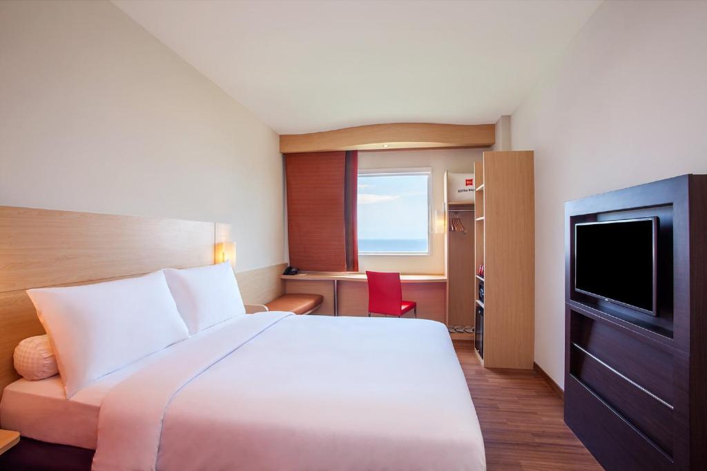 ibis Manado City Center Boulevard photo