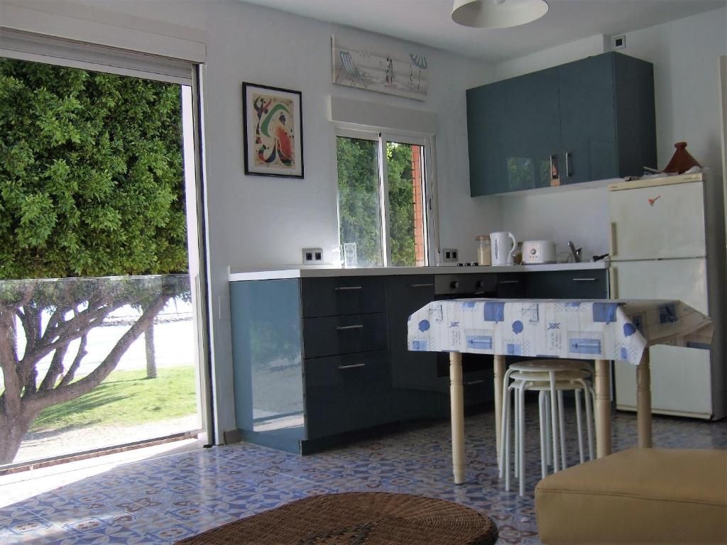 BEACHFRONT APARTMENT with TERRACE 1ST LINE - 2