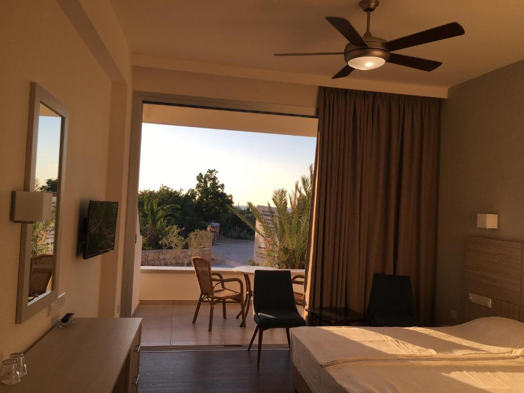 Aphrodite Beach Hotel — Pokoje in Neo Chorio, Region Pafos