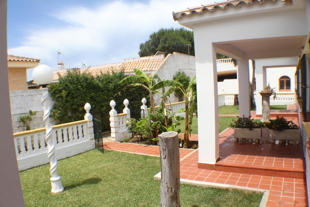Apartamentos Turísticos Cabo Roche - 5