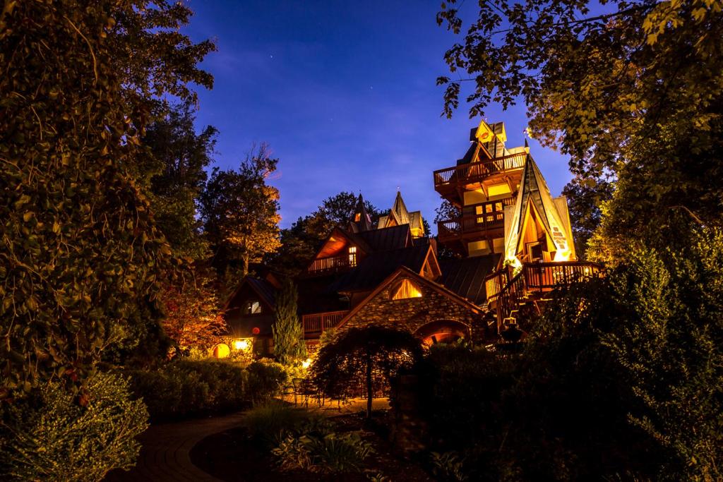Landoll's Mohican Castle photo