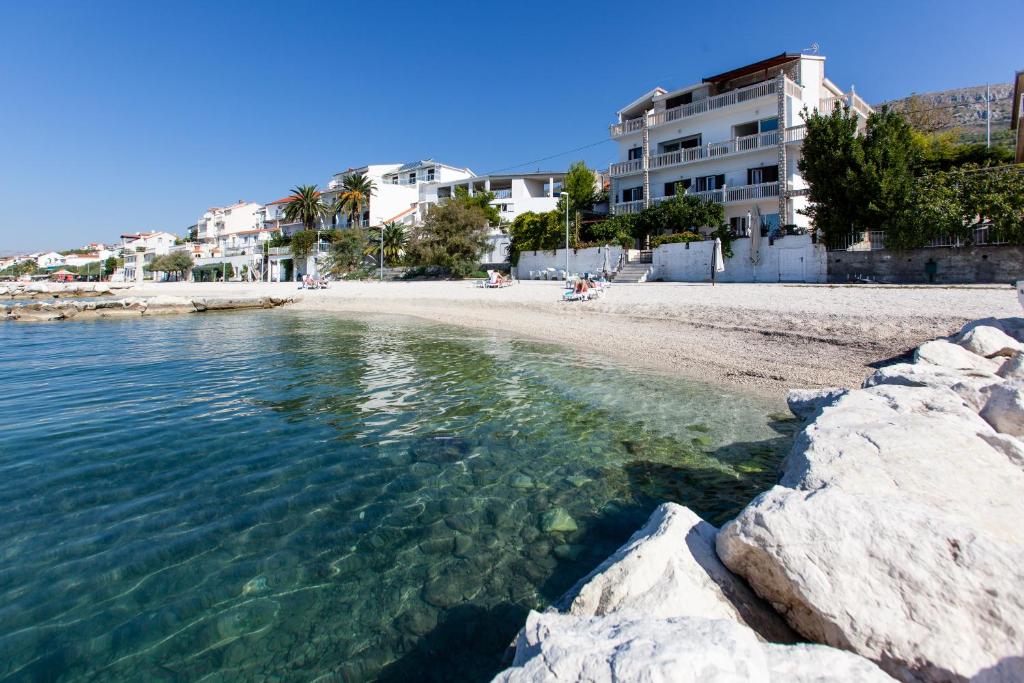Apartments Marin — Hotel in Podstrana