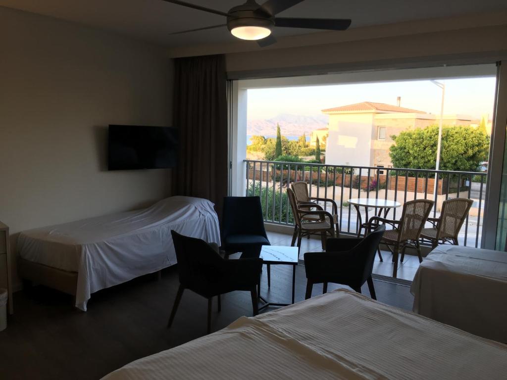 Aphrodite Beach Hotel — Pokoje in Neo Chorio, Region Pafos