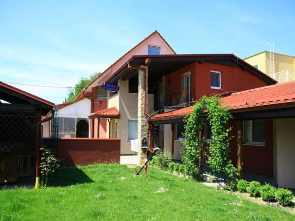 Penzion Rudolf — Hotel in Nedozery