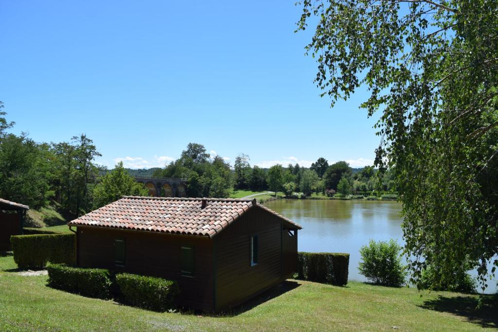Camping - Village Vacances du Lac, Boulogne-sur-Gesse