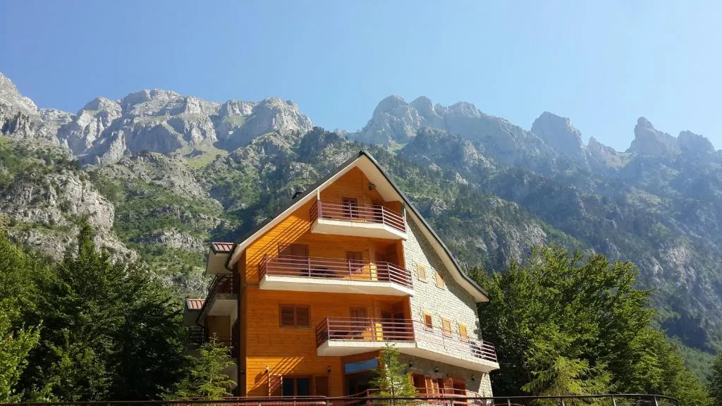 Vila Dini, hotel in Valbonë