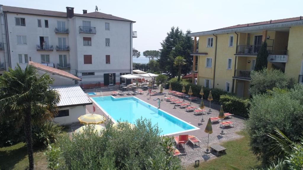 Hotel Mirabello — Hotel building in Sirmione, Lombardy