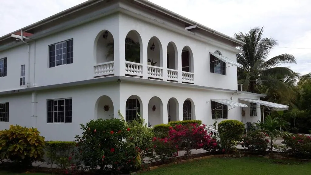 Lorenton Hideaway, Hotel in Lucea
