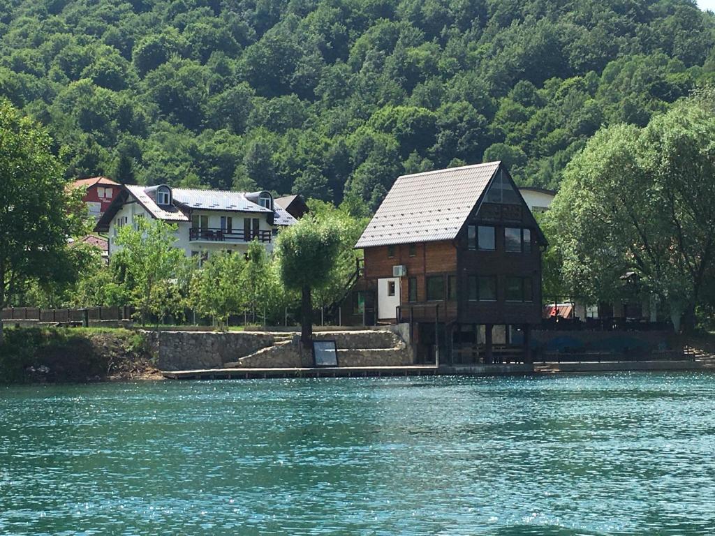 Rooms and Apartments Neron Bihac photo