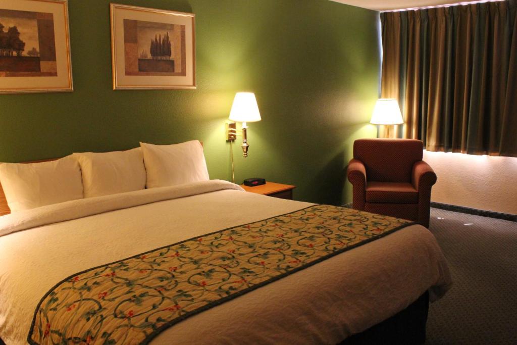 Travelodge by Wyndham Sturgis photo