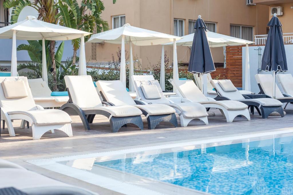 スイミングプール