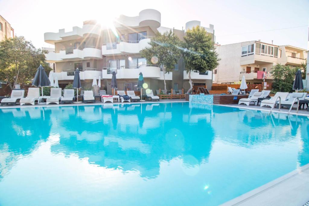 スイミングプール