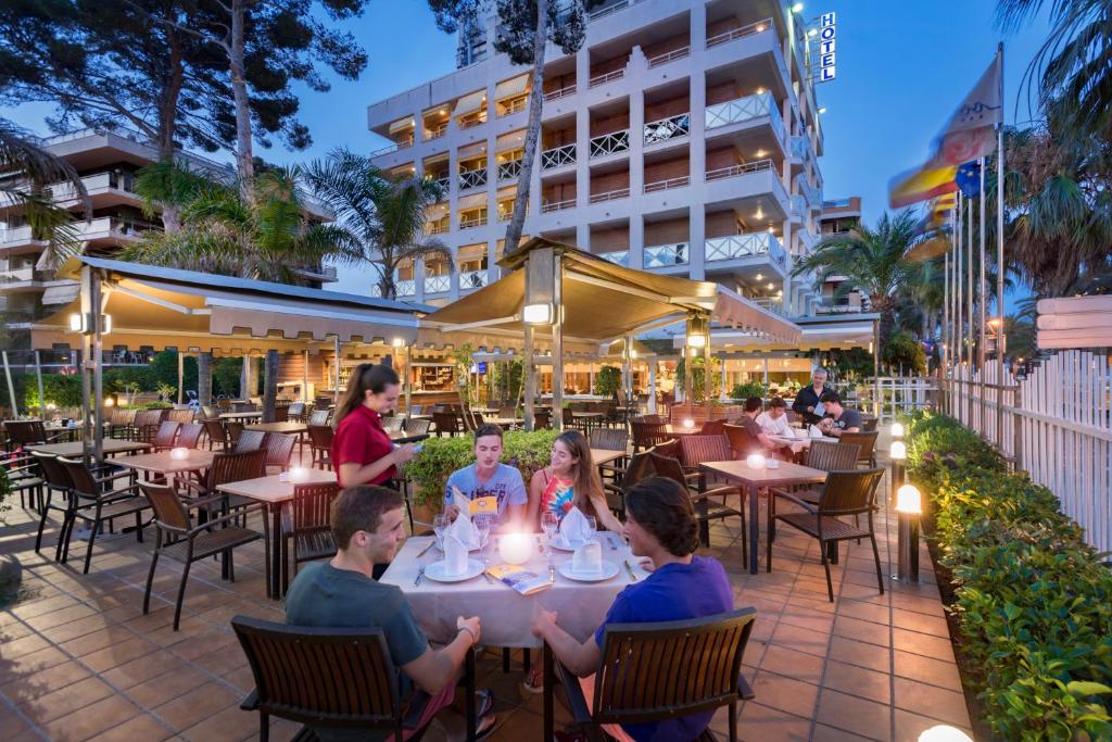 4R Casablanca Playa — Restaurant & bars in Salou, Catalonia