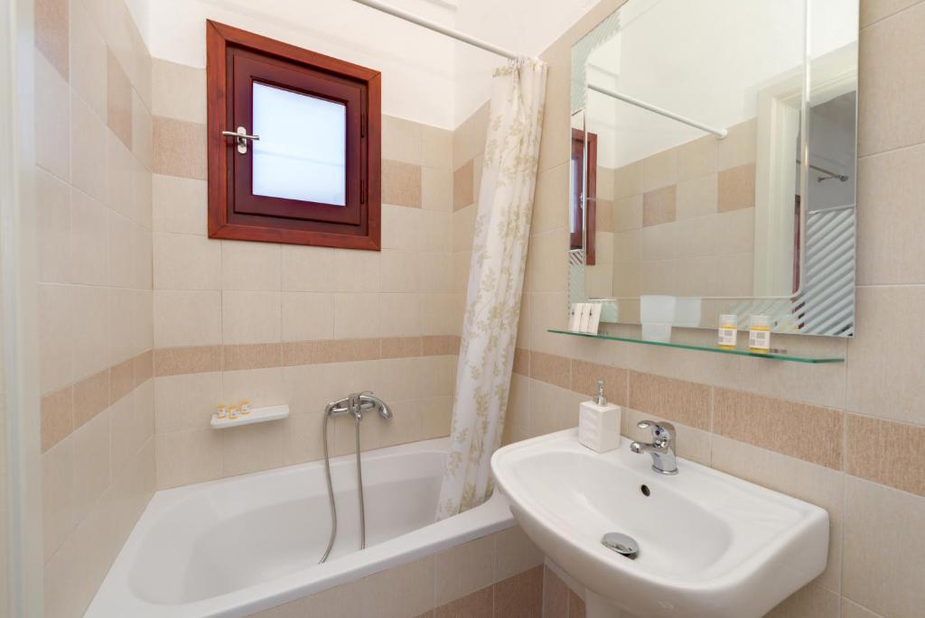 Aspalathos Suites photo