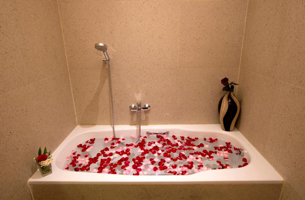 Bathroom, Ayaartta Hotel Malioboro in Yogyakarta