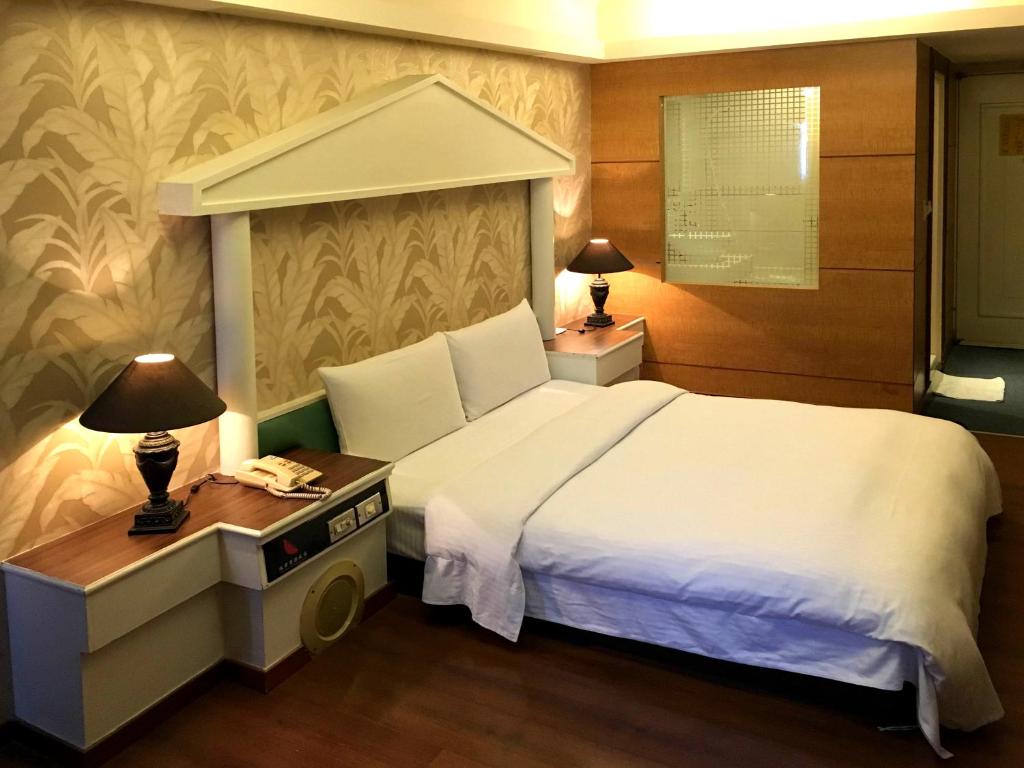 Zaw Jung Business Hotel photo