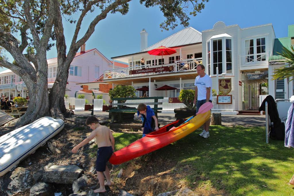 Commodores Lodge photo