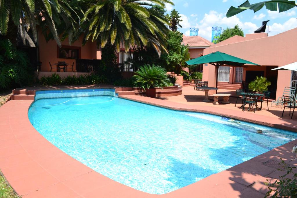 Eagles Nest Lodge photo