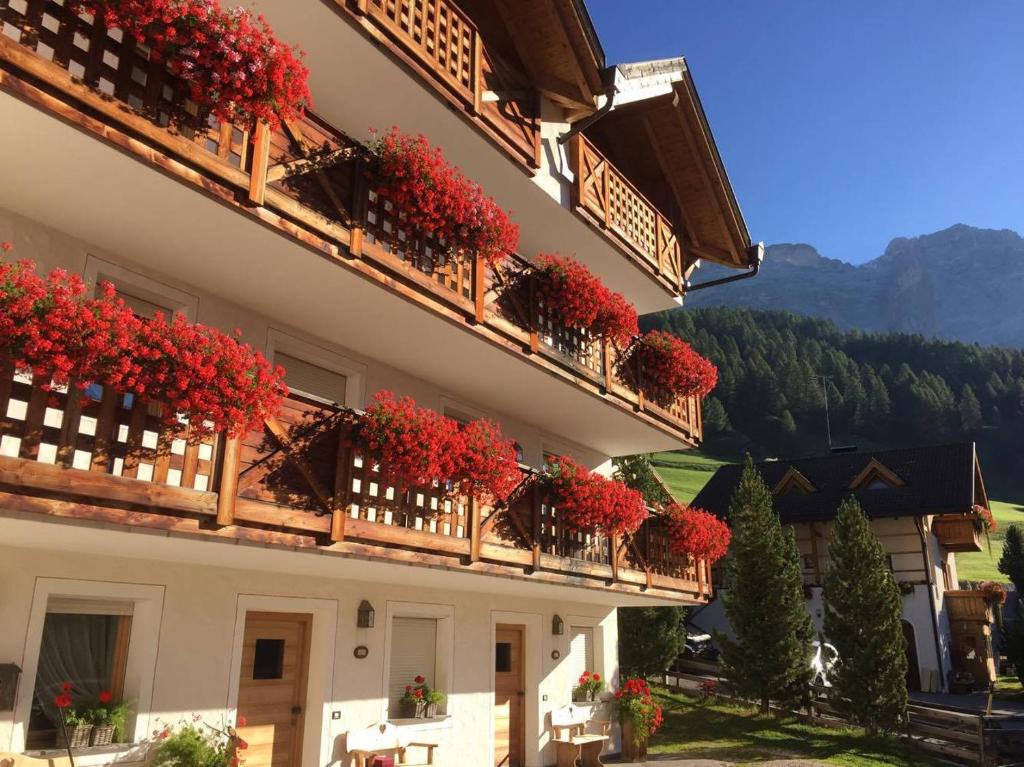 RESIDENCE BOSCO VERDE - Hotel Reviews (San Cassiano, Italy)