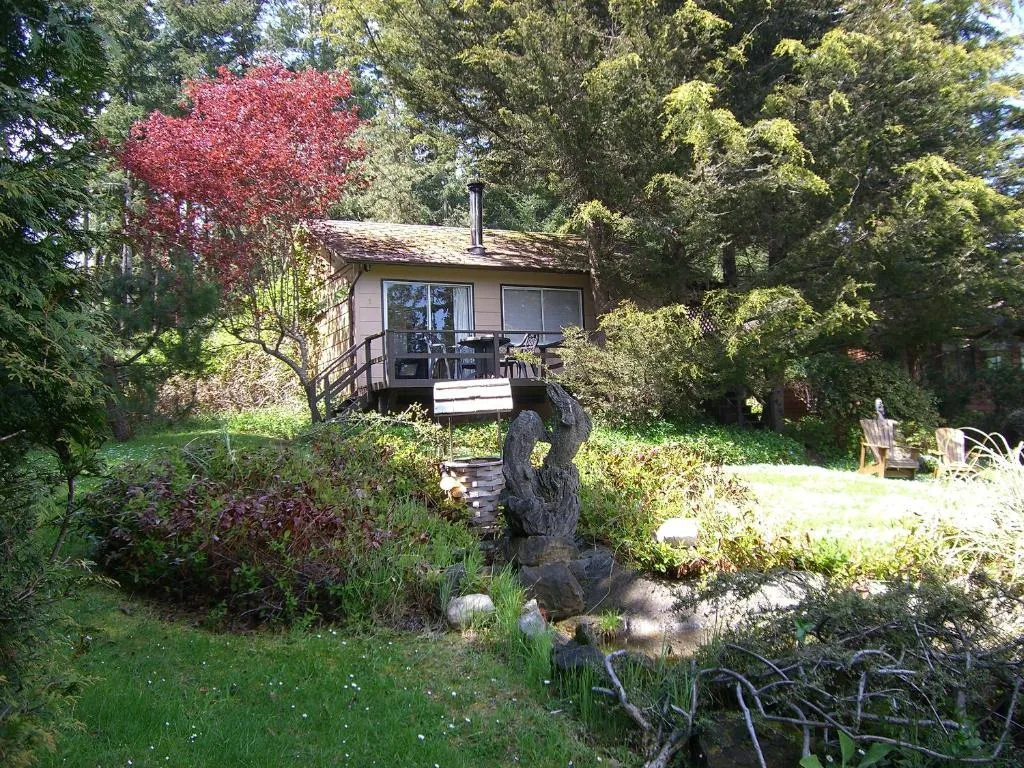 Driftwood Village Cottages, hotel in Sturdies Bay