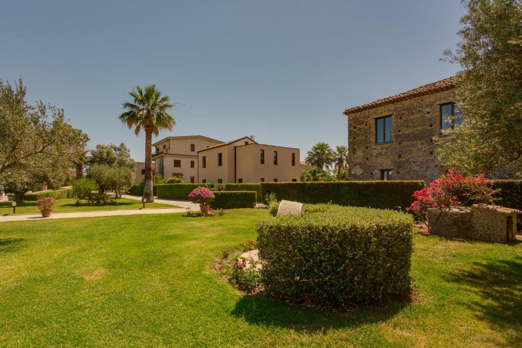 Rada Siri — Hotel building in Montepaone Lido, Calabria
