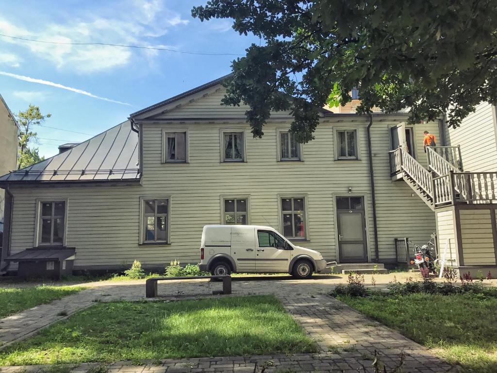 A1 apartments with free parking photo