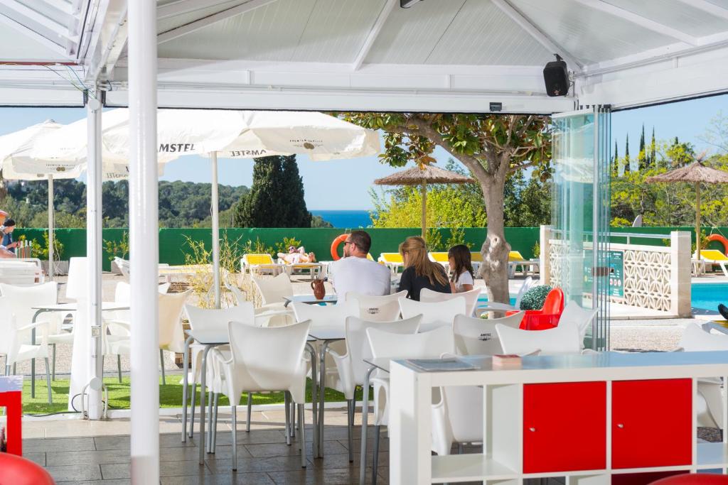Apartaments Els Llorers — Restaurant & bars in Lloret de Mar, Catalonia