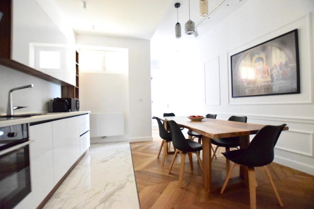 Facilities, Luxury Apartment by Hi5 - Szervita Suite in Budapest