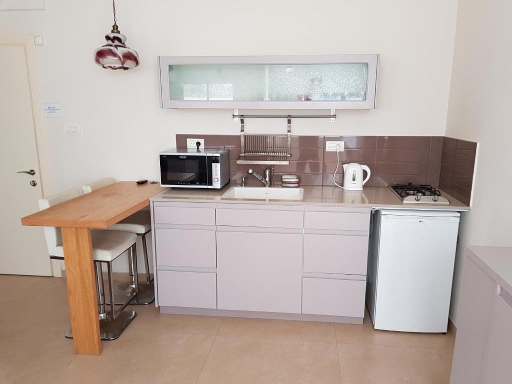 HaYarkon Street Apartment