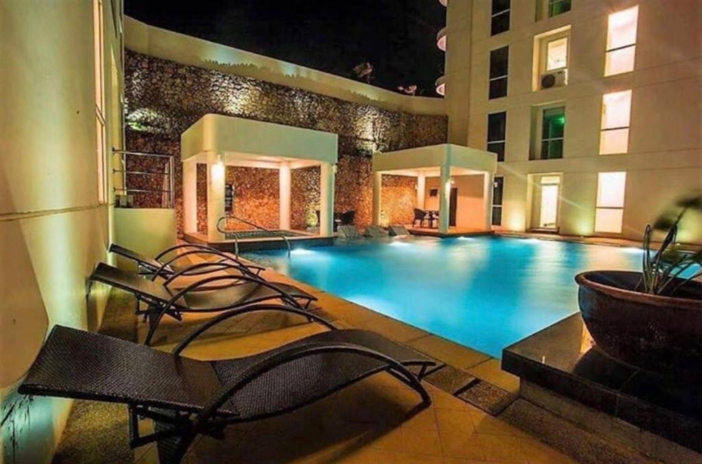 Swimming pool
