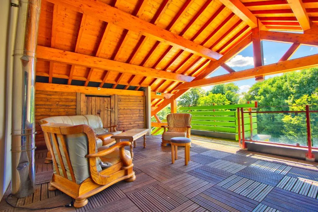 Logis Hôtel Restaurant Le Chalet du Mont Roland，位于多勒的酒店