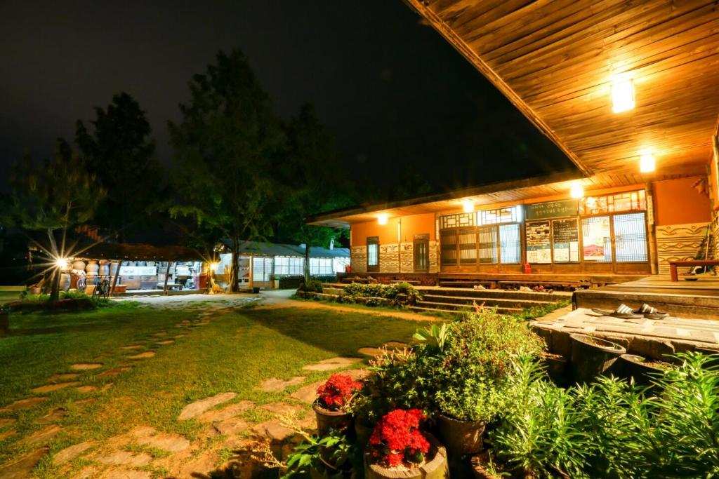 Entrance, Guesthouse Nabiya in Chuncheon-si