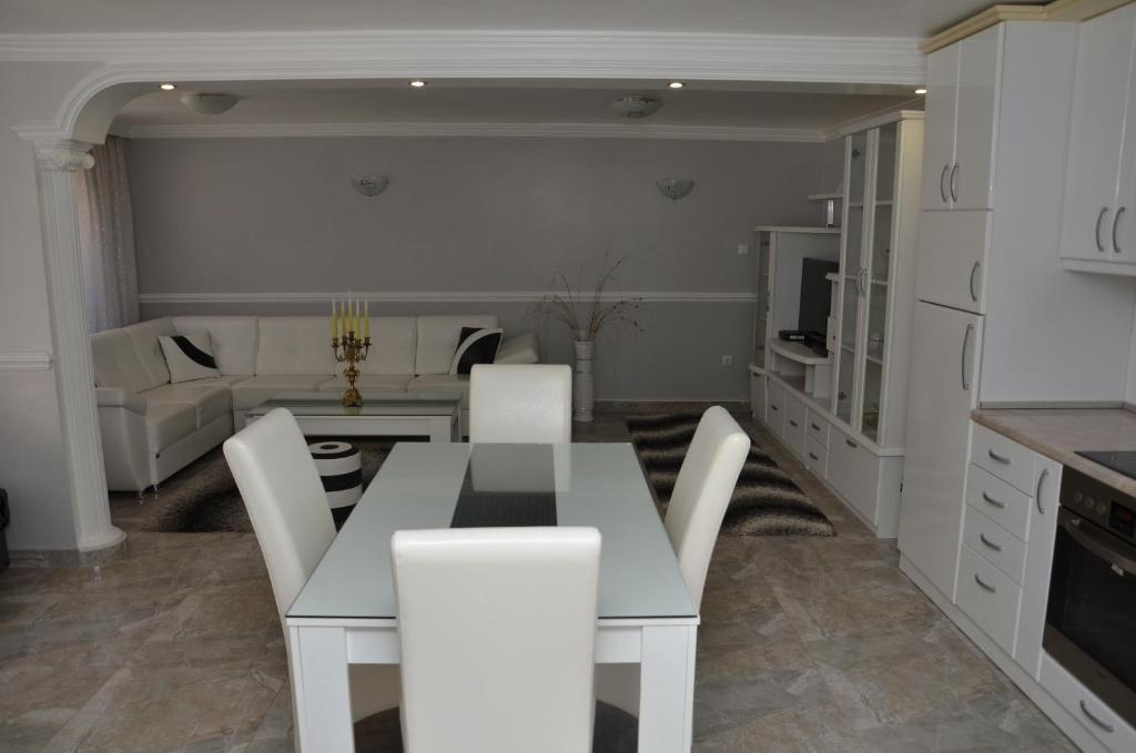 Apartments Royal Menex photo