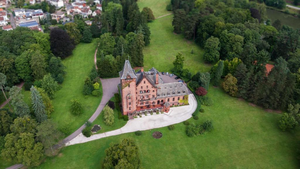 Gastehaus Schloss Saareck — Hotel in Mettlach