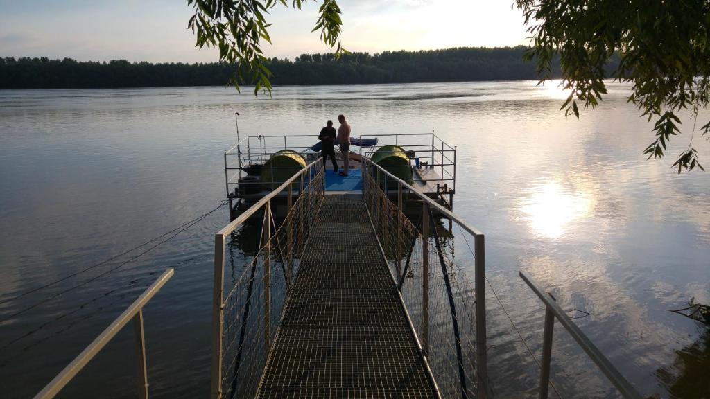 Delta Pontoon photo