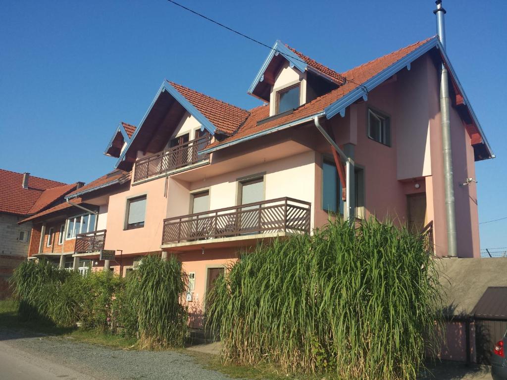 Sobe Rooms Amira — Hotel in Dubrave Gornje
