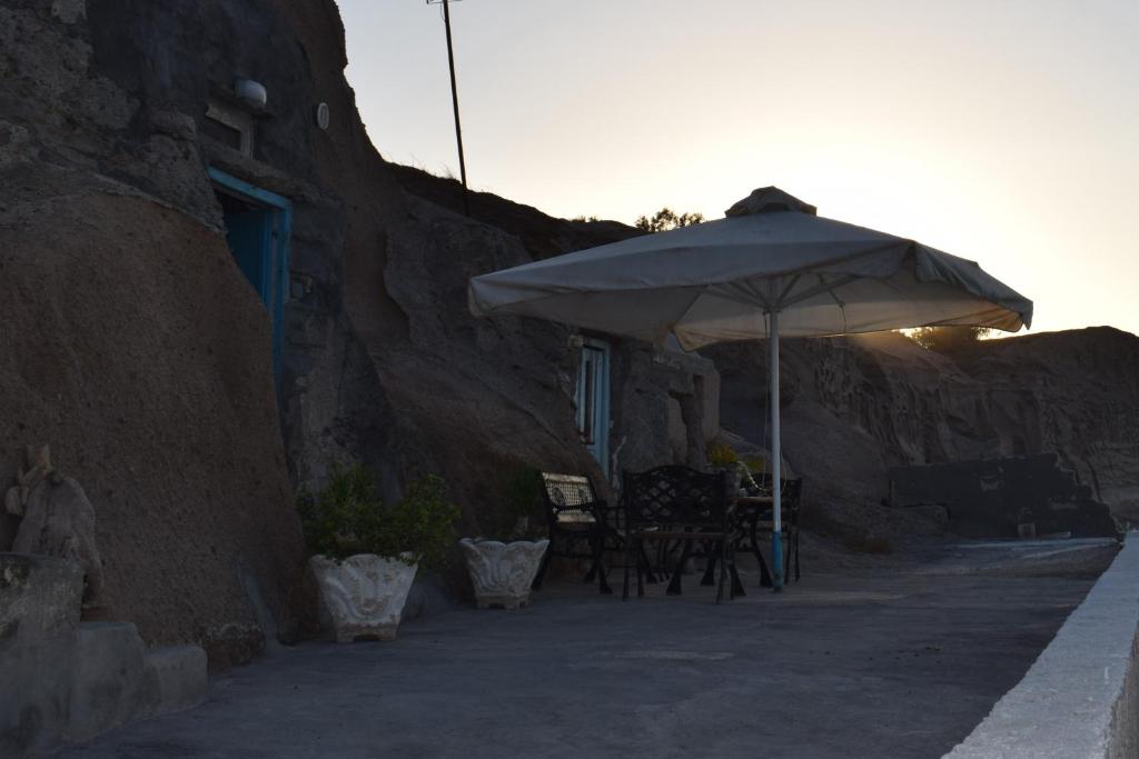 Tzannis Cave House photo