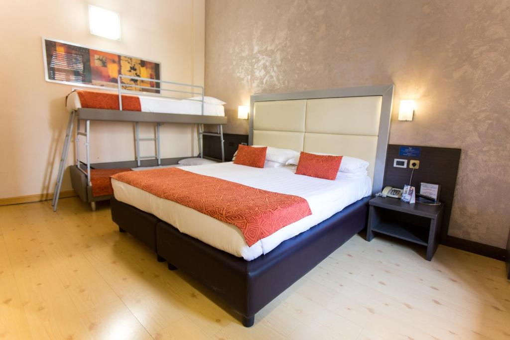 Milan Hotel Piacenza room