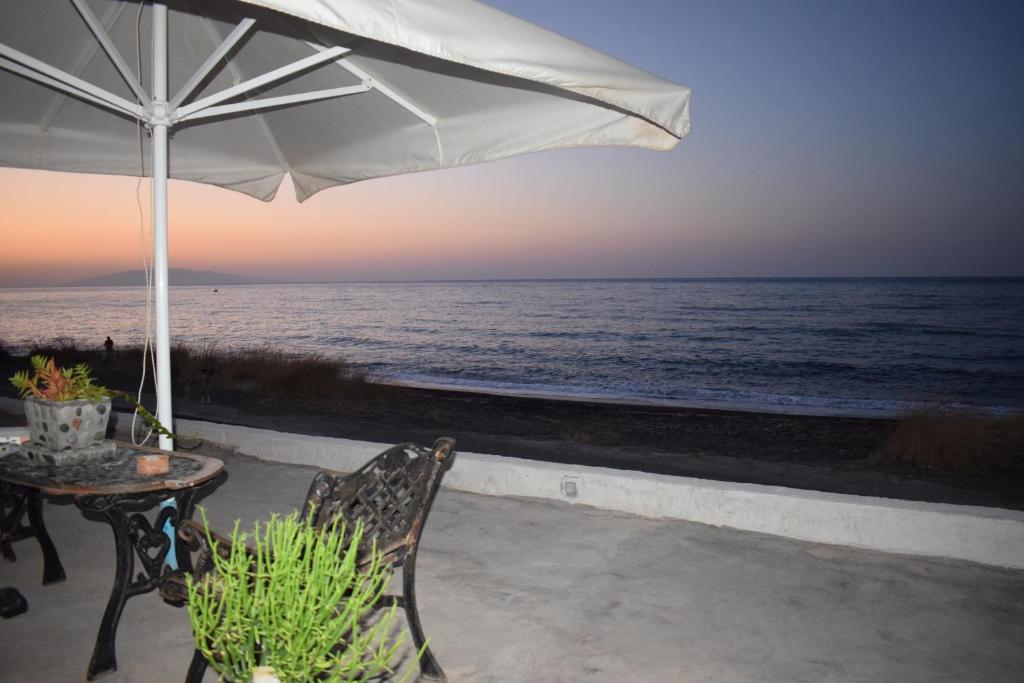Tzannis Cave House photo