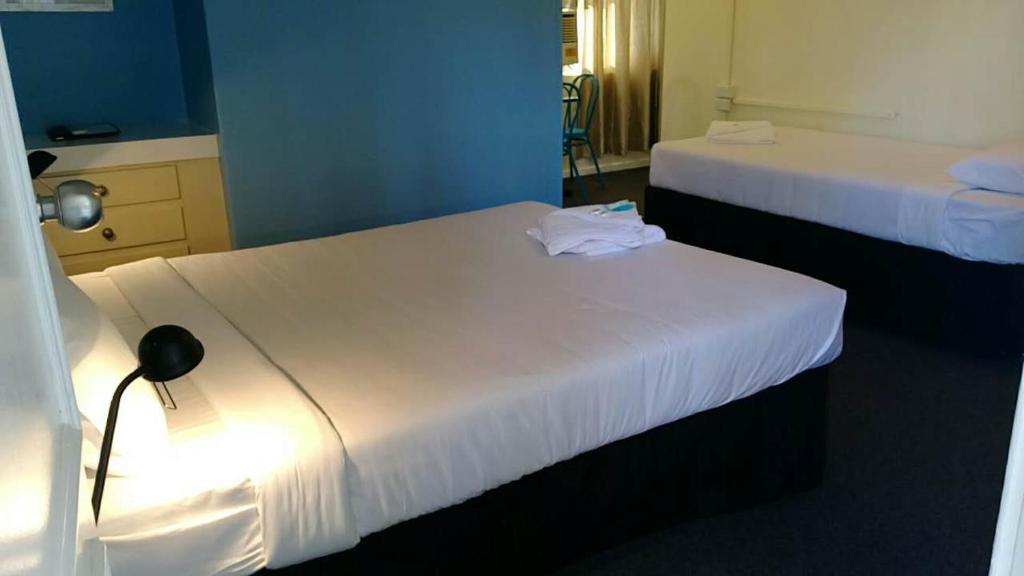 Blue Pacific Motel photo